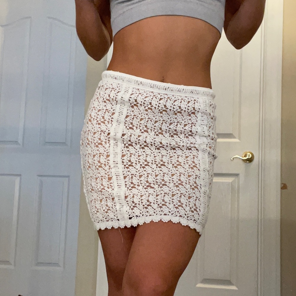 White laced skirt